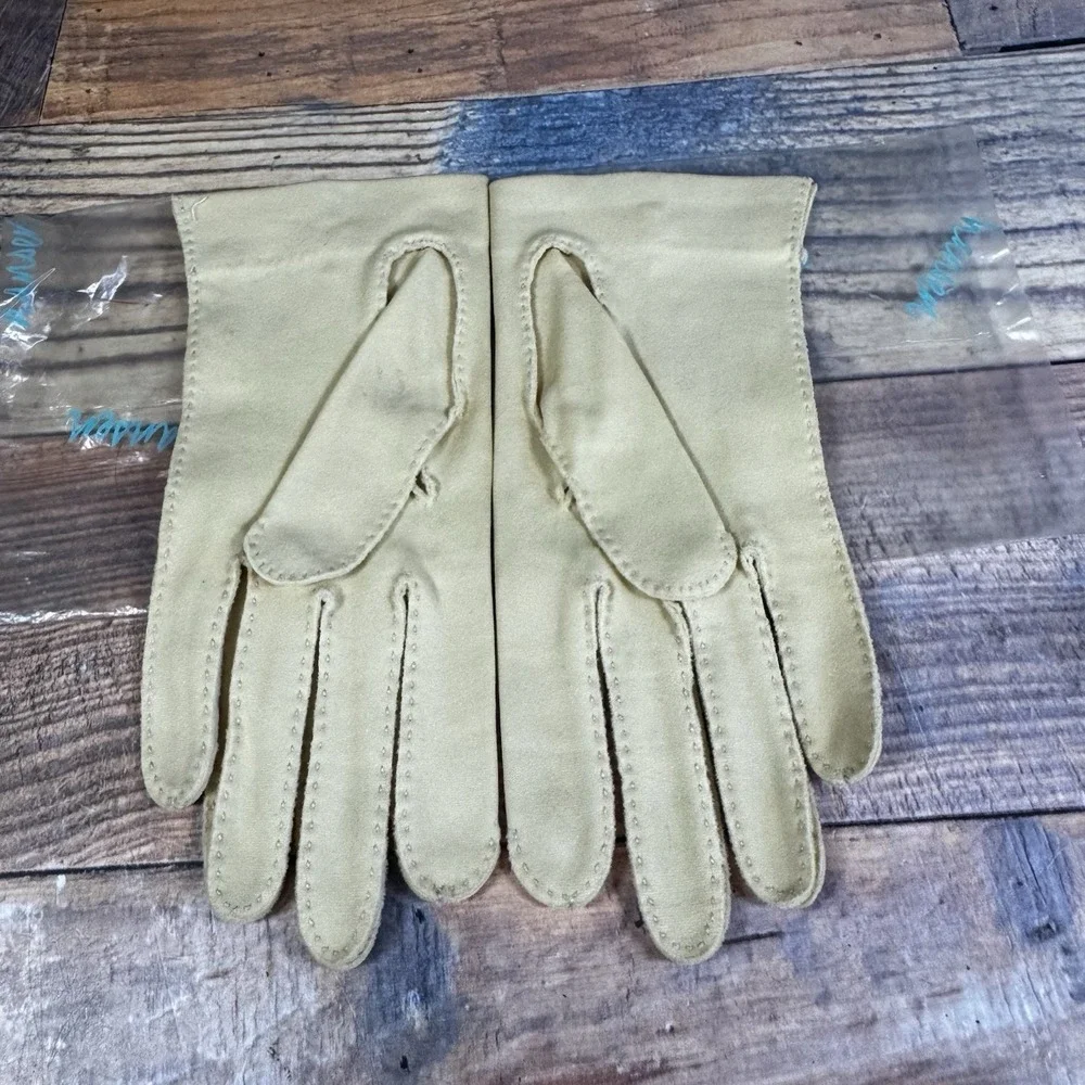 Vtg Shalimar Womens Sz 7.5 Cotton Formal Short Gloves Cut Out Accent Pale Yellow